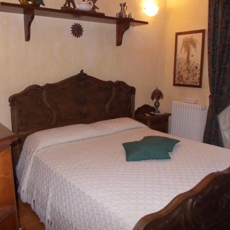 Bed and Breakfast Les Hirondelles Феніс Екстер'єр фото