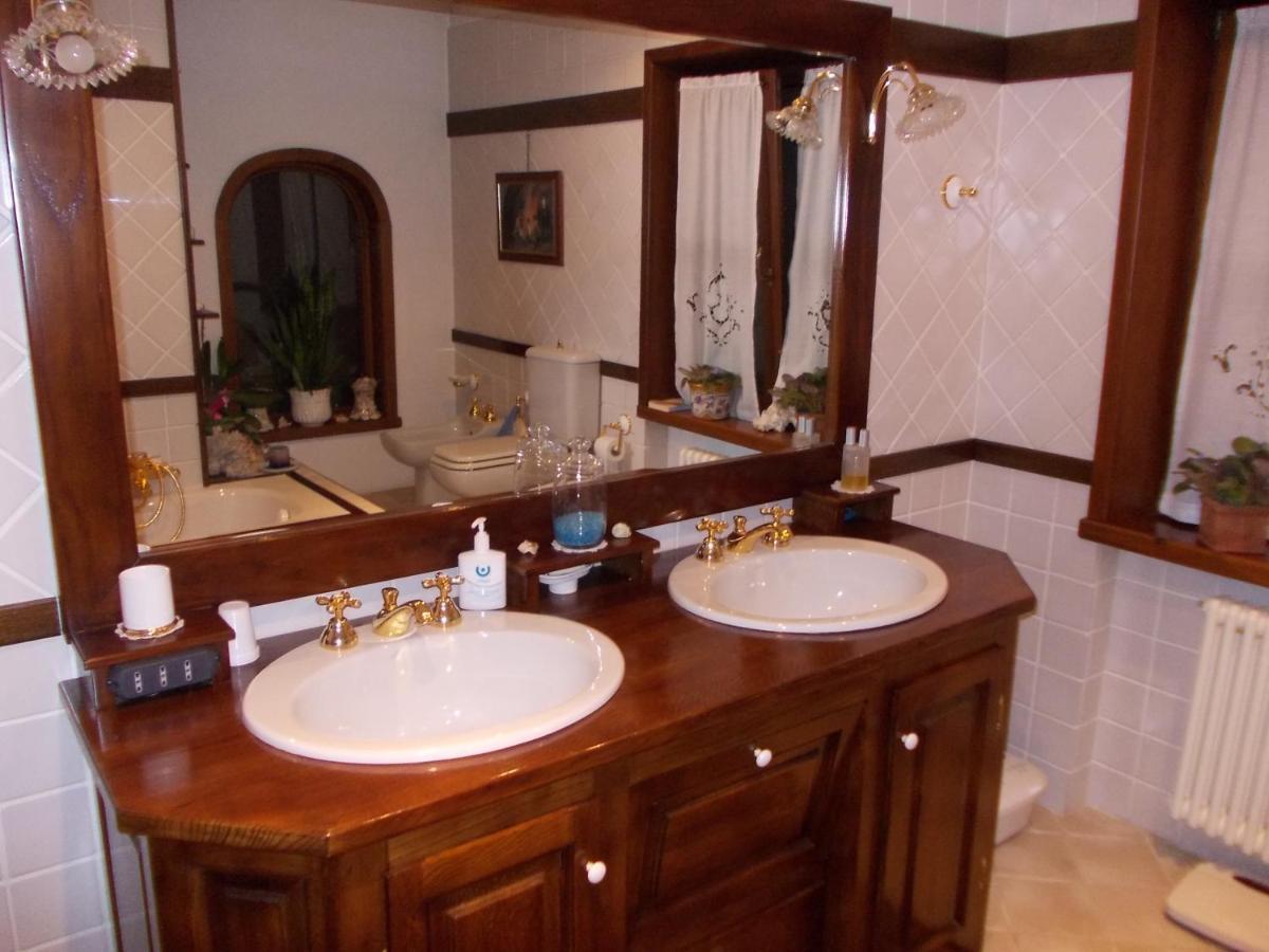 Bed and Breakfast Les Hirondelles Феніс Екстер'єр фото