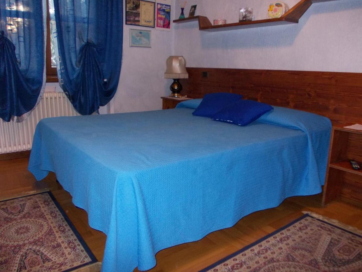 Bed and Breakfast Les Hirondelles Феніс Екстер'єр фото