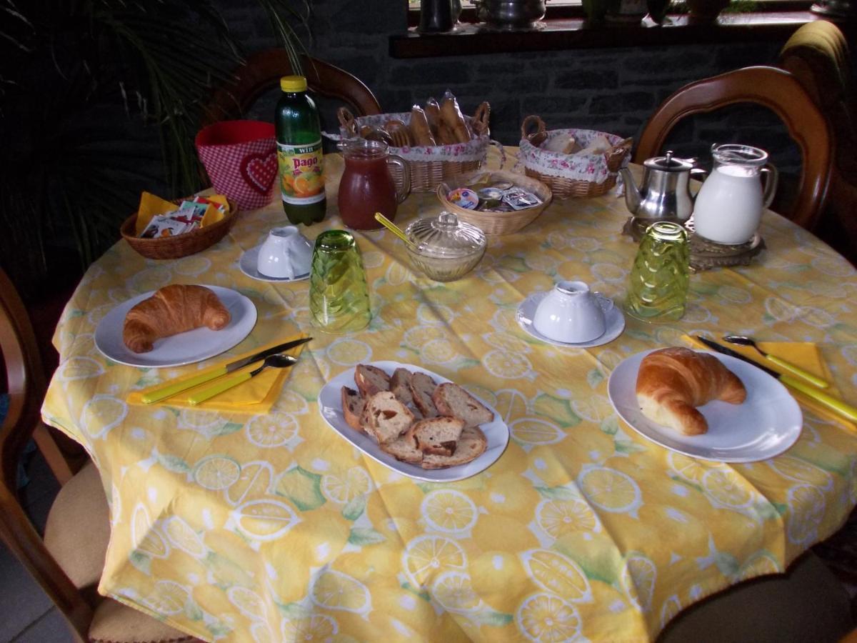 Bed and Breakfast Les Hirondelles Феніс Екстер'єр фото