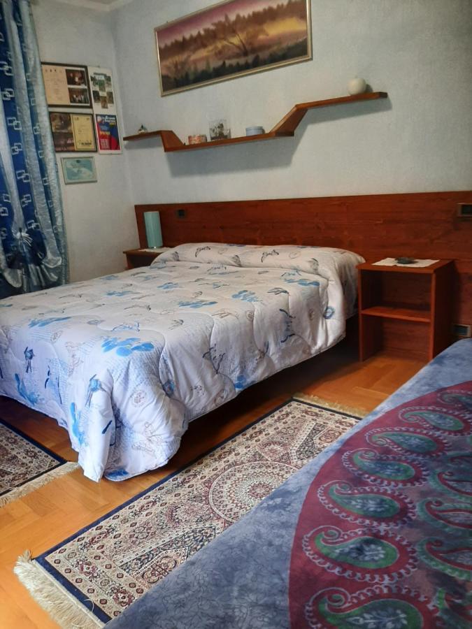 Bed and Breakfast Les Hirondelles Феніс Екстер'єр фото