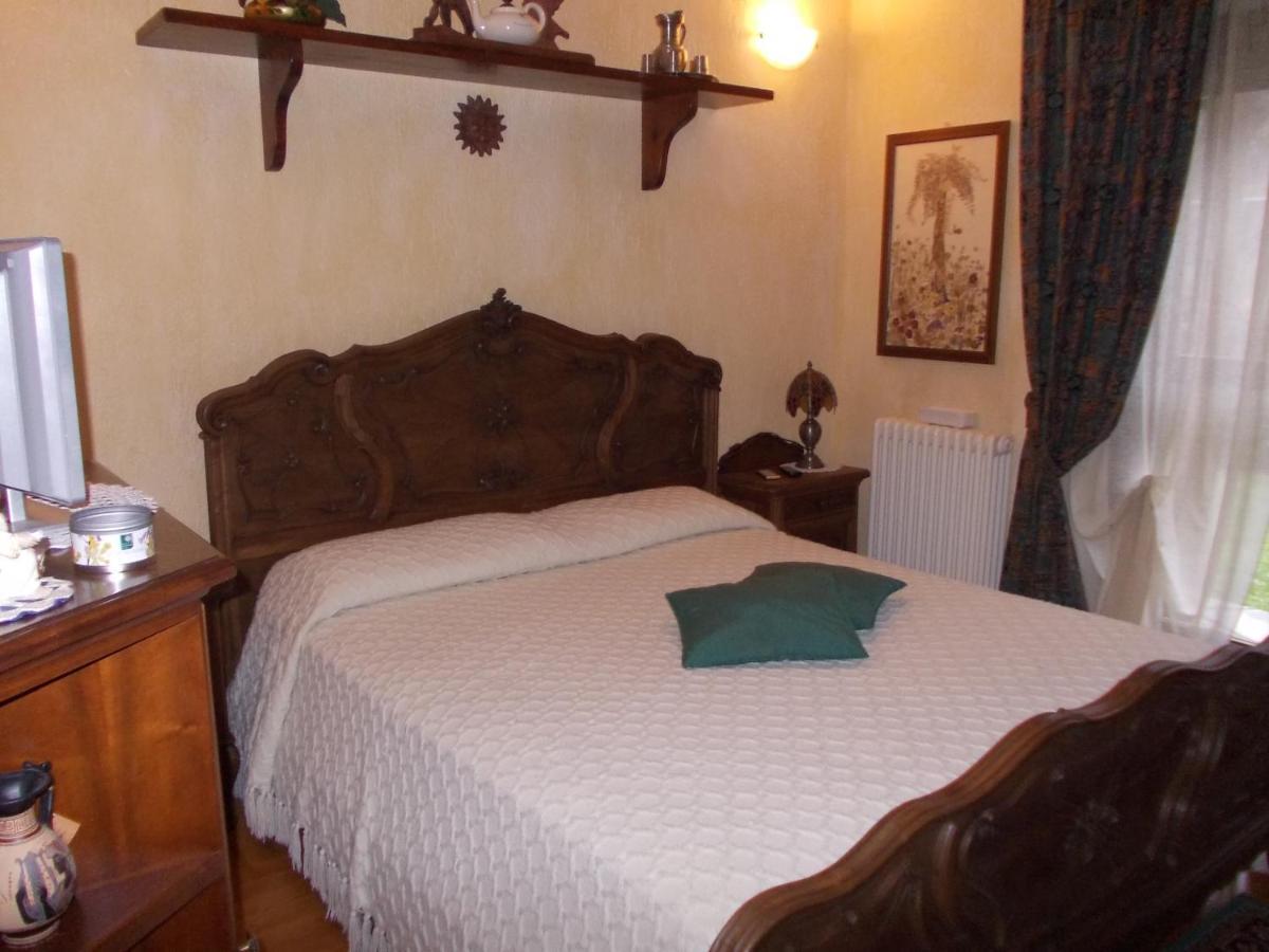 Bed and Breakfast Les Hirondelles Феніс Екстер'єр фото